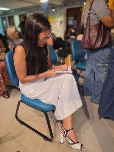 Professora Daniela Bogado Bastos de Oliveira em lançamento do livro "Mobilidade em rede", em Campos dos Goytacazes (RJ)